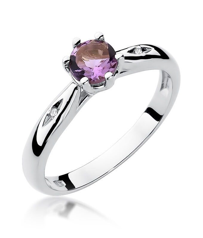 Auksinis žiedas su Amestitu ir deimantais