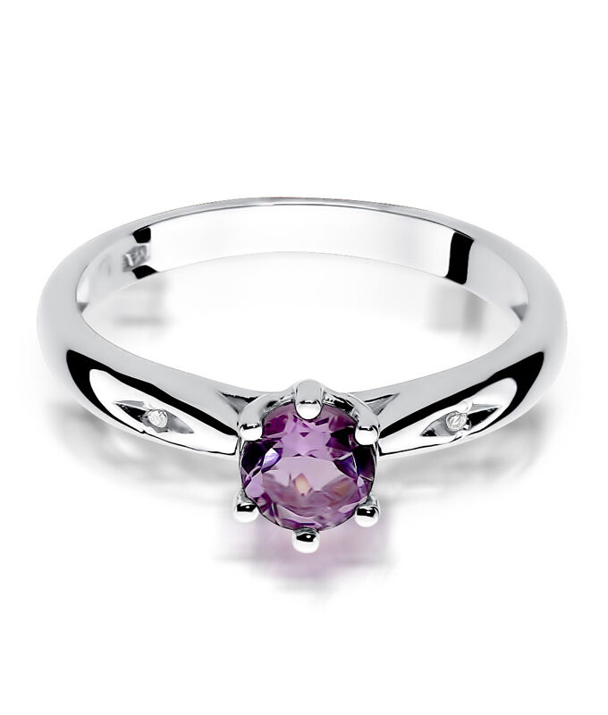 Auksinis žiedas su Amestitu ir deimantais