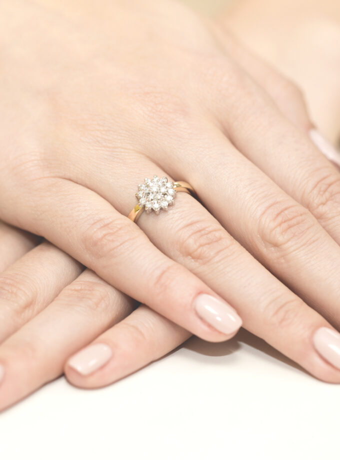 Auksinis žiedas su Deimantais