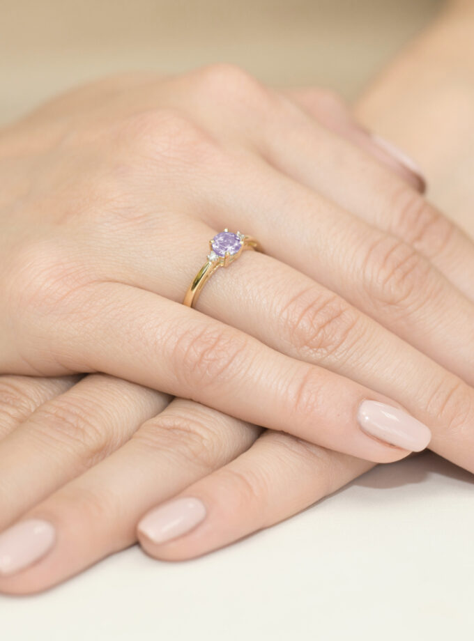 Auksinis žiedas su Ametistu ir deimantais