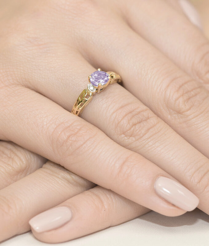 Auksinis žiedas su Ametistu ir deimantais