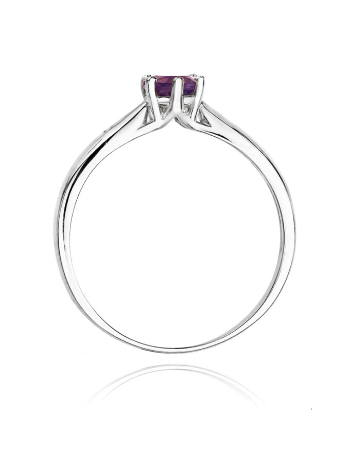 Auksinis žiedas su Amestitu ir deimantais