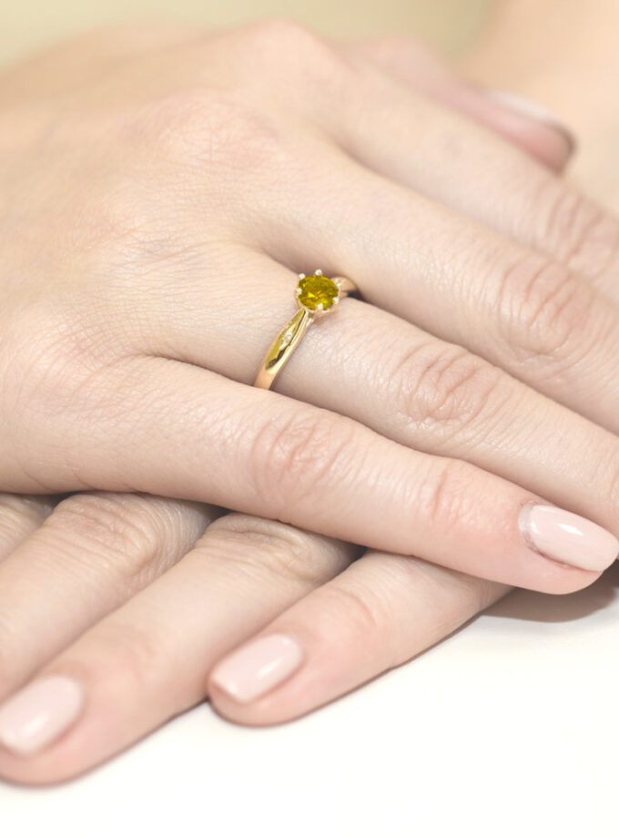 Auksinis žiedas su Citrinu ir deimantais